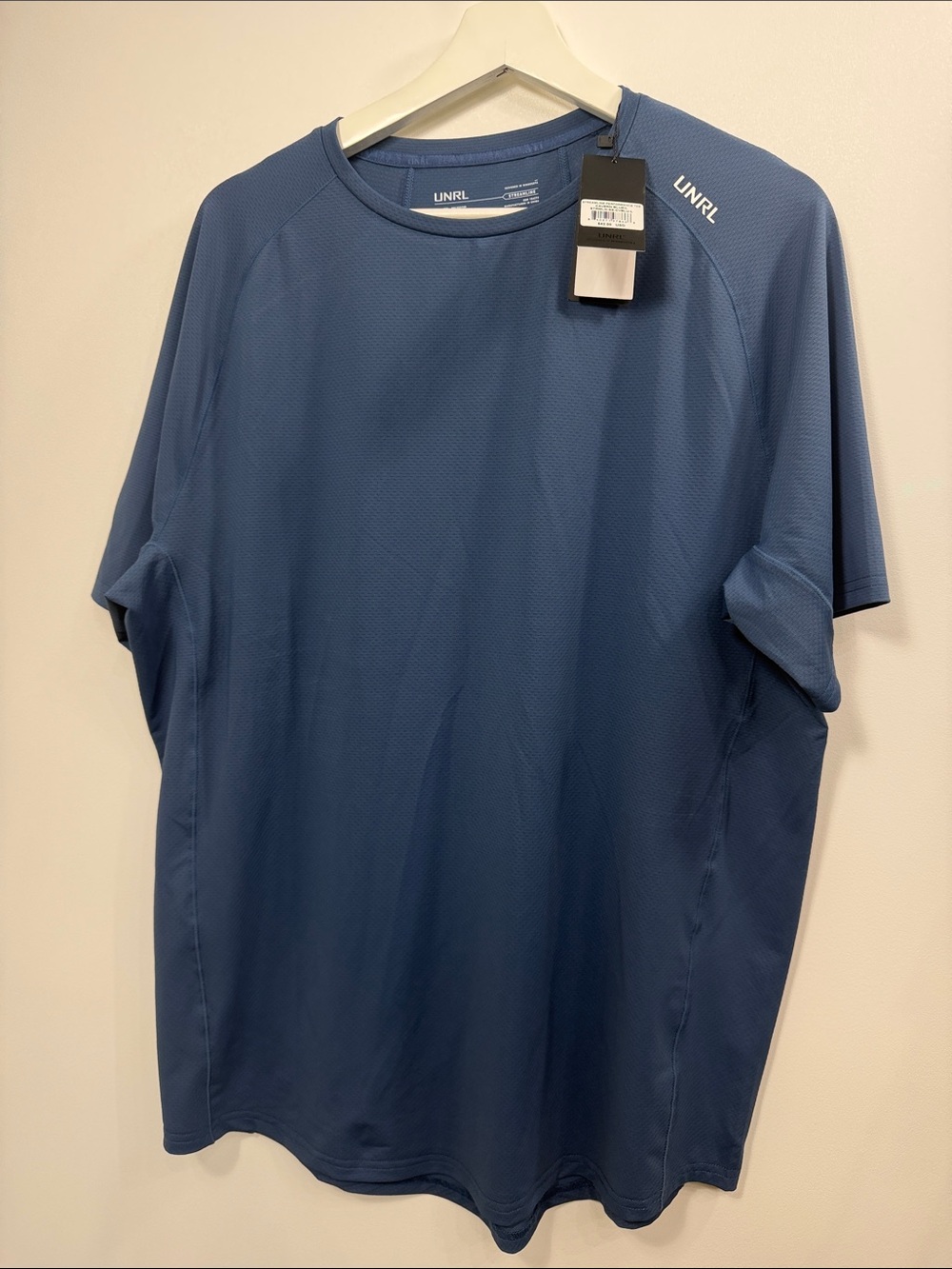 UNRL Men’s Streamline Performance Tee Cavern Blue size large.NWT